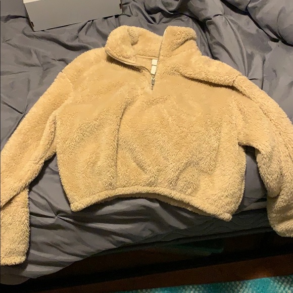 H&M Sweaters - teddy cropped pullover